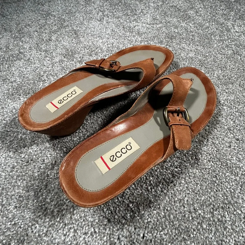 Ecco Womens Brown Leather Wedge Sandals Buckle Thong Slides Size 8 EU 39